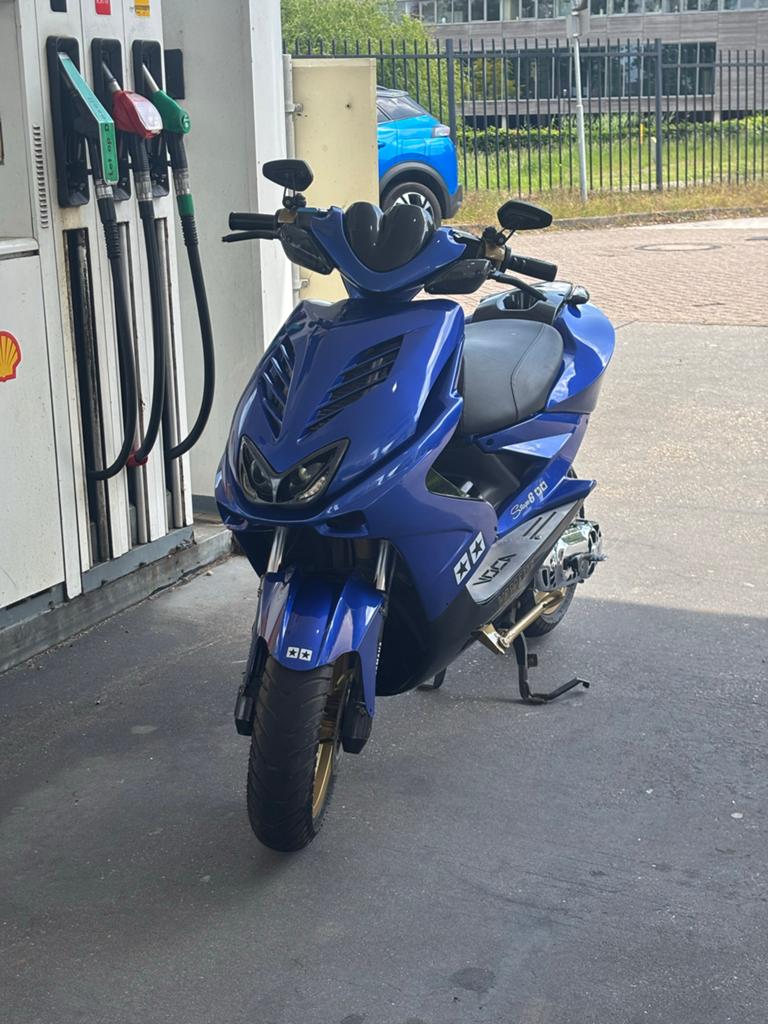 Yamaha Aerox 2005 Metallic Blauw 50cc (teruil tegen vespa), Ophalen, Gebruikt, Benzine, Aerox