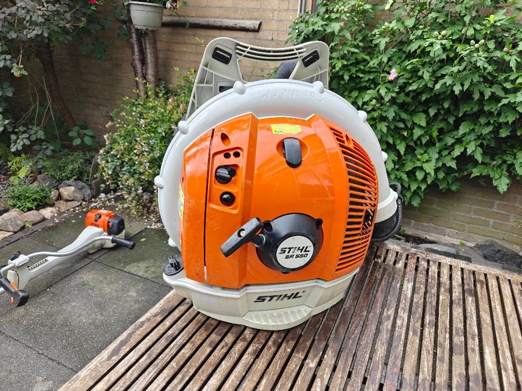 Stihl ruggedragen bladblazer BR550, Ophalen, Gebruikt, Benzine, Ruggedragen
