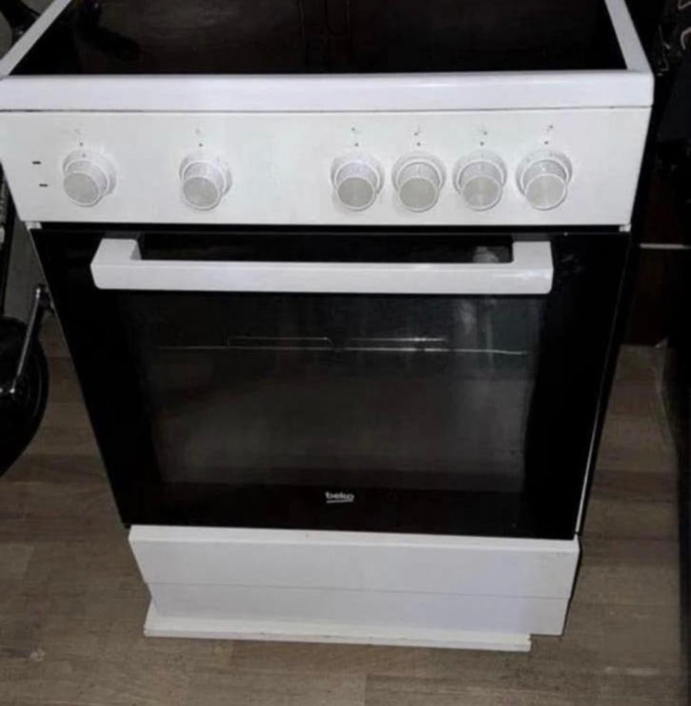 elektrische fornuis beko, Ophalen, Gebruikt, 4 kookzones, Vrijstaand