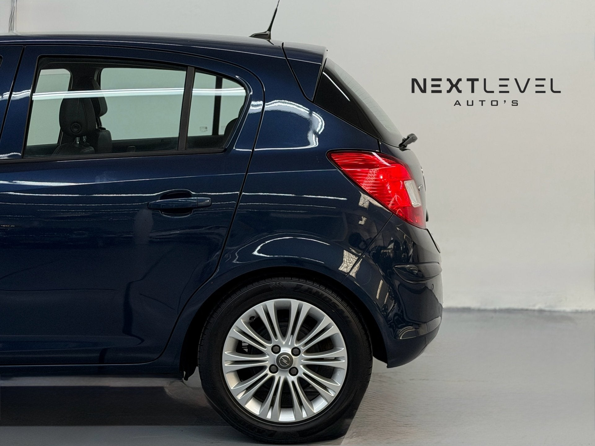 Foto 6 van Opel Corsa 1.4-16V Cosmo Navi Cruise NL Auto