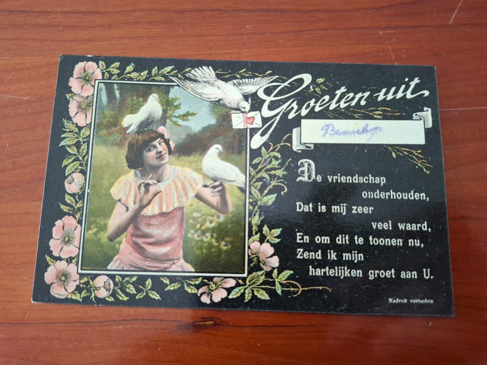 Antieke briefkaart 'Groeten uit' met duiven en gedicht, Ophalen of Verzenden, Voor 1920, Gelopen