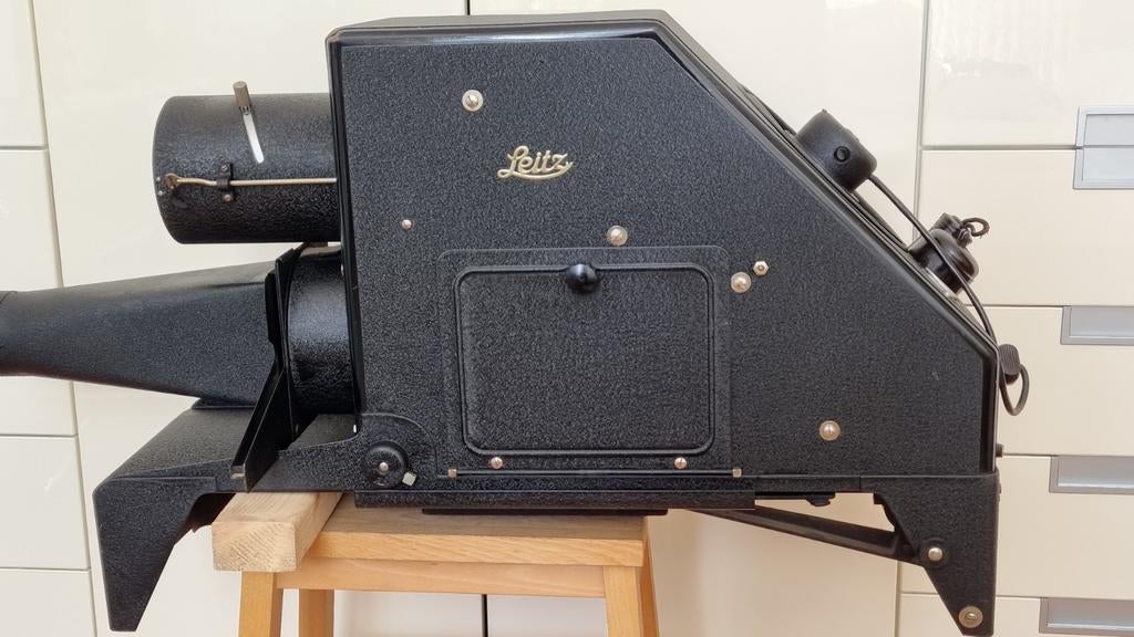 Antieke Leitz Projector - Groot en Zwaar, Audio, Tv en Foto, Diaprojectors, Ophalen, Gebruikt