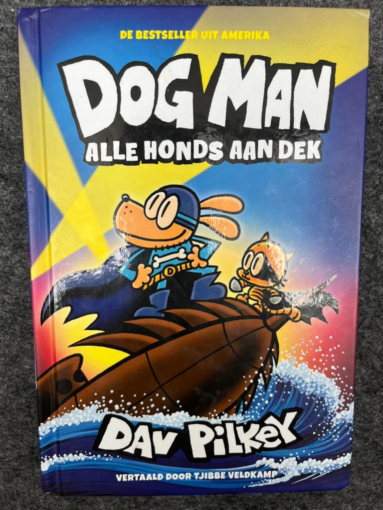 Dog man 11 alle honds aan dek, Boeken, Kinderboeken | Jeugd | onder 10 jaar, Ophalen of Verzenden, Zo goed als nieuw, Fictie algemeen