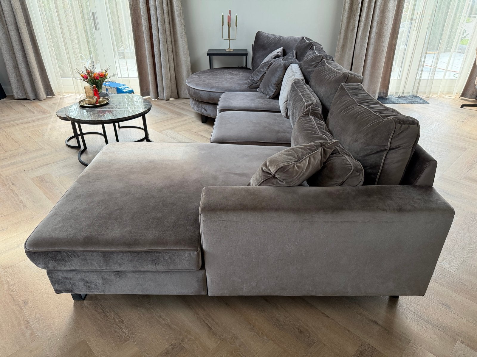 Luxe Grijze Hoekbank met Chaise Longue en Ronde Zithoek, Ophalen, Hoekbank, 300 cm of meer, Zo goed als nieuw