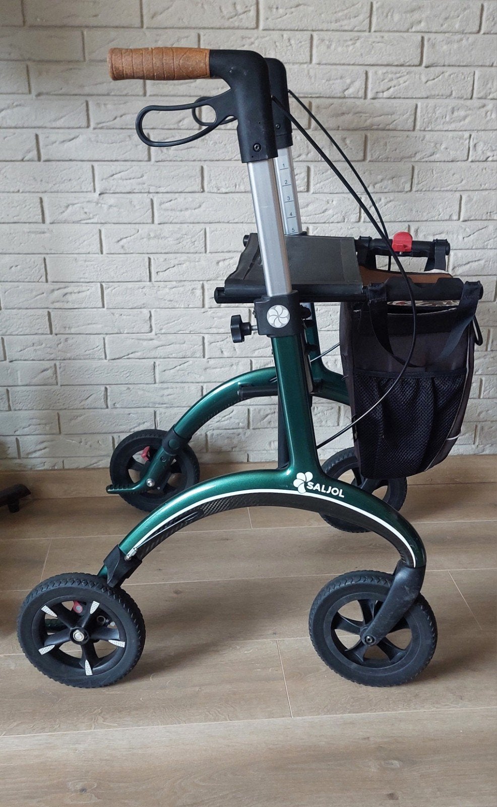 Saljol rollator, Ophalen, Lichtgewicht