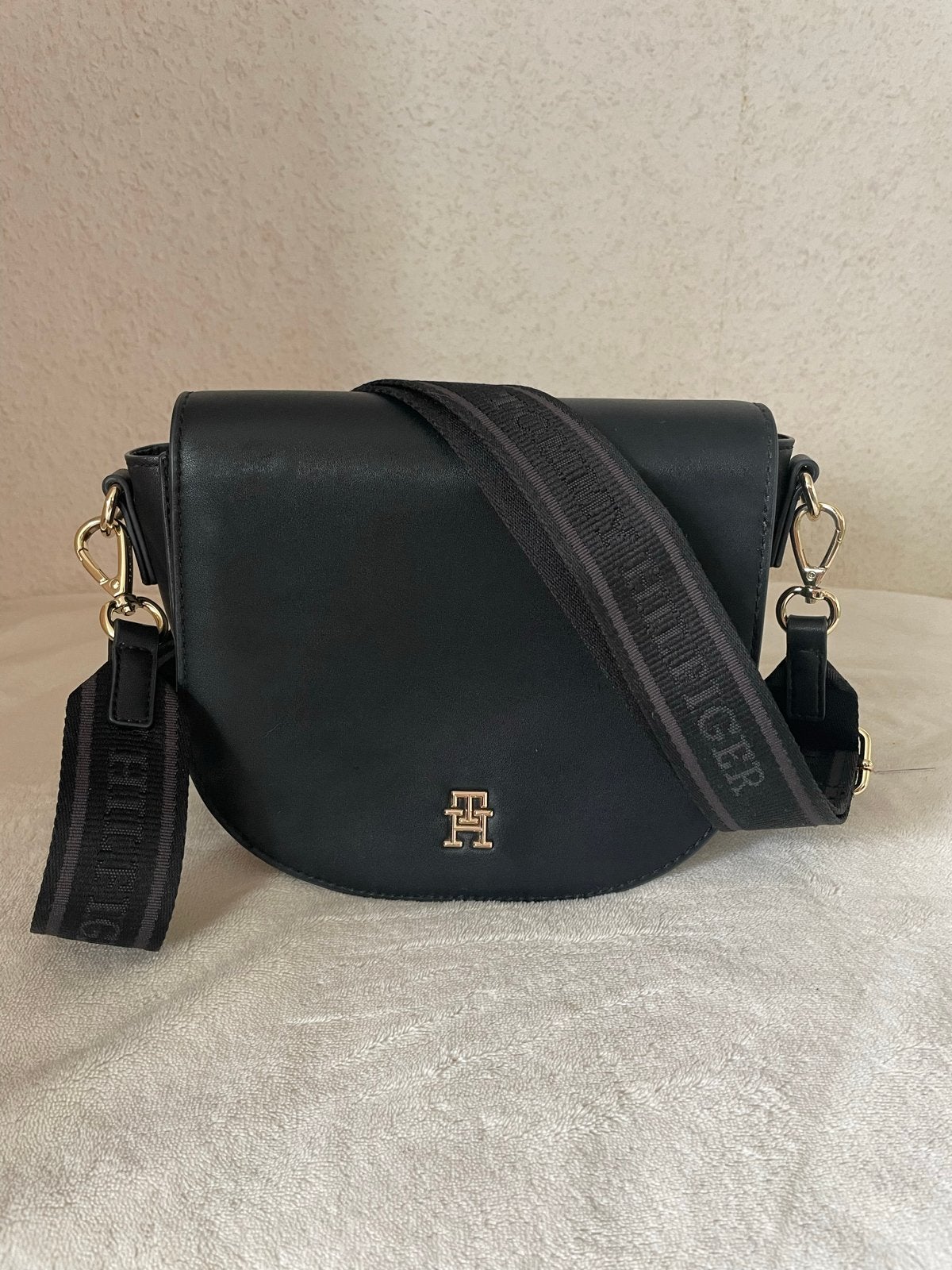 Tommy Hilfiger Dames Schoudertas, Sieraden, Tassen en Uiterlijk, Tassen | Damestassen, Ophalen, Gebruikt, Zwart, Schoudertasje