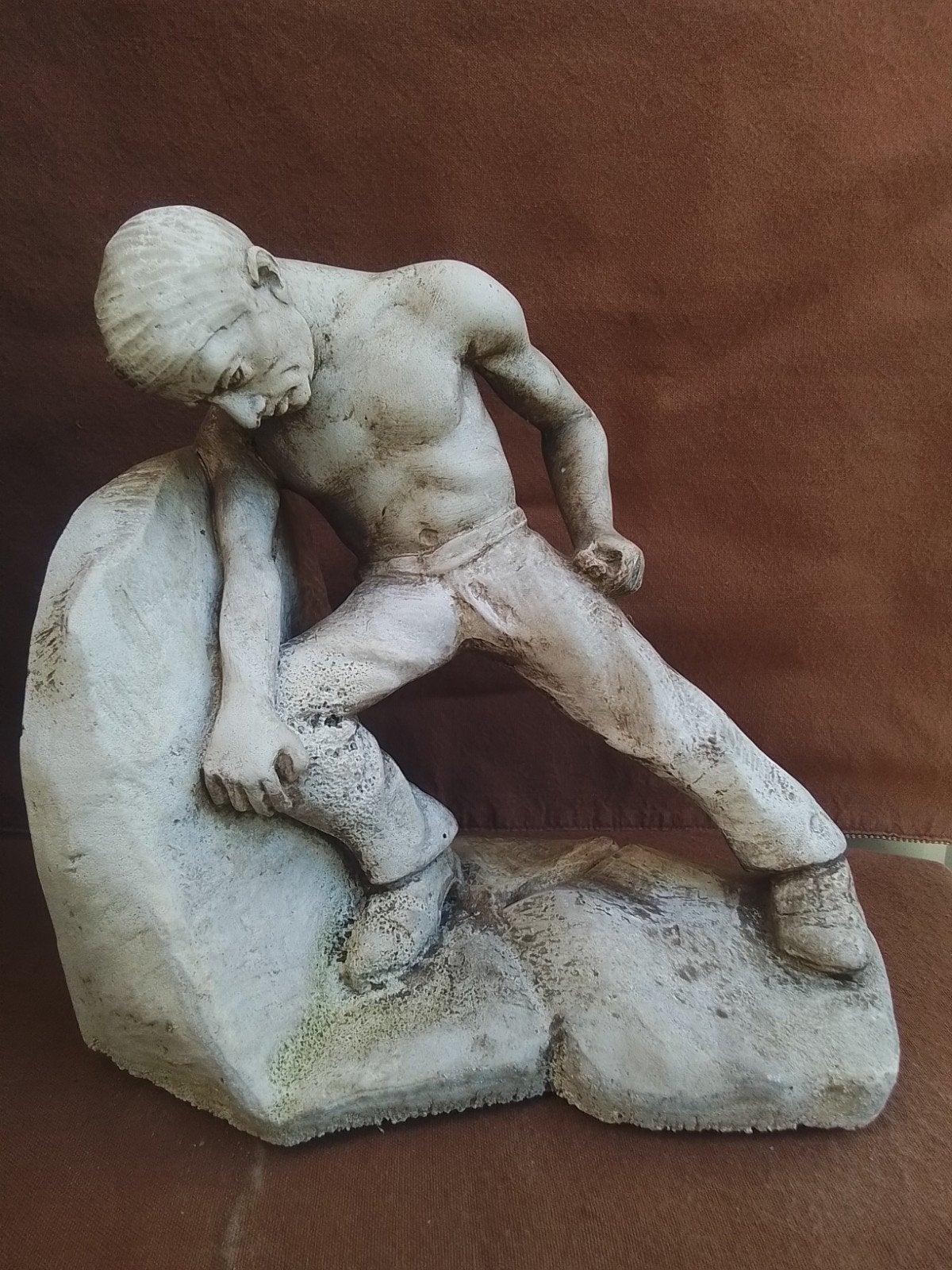 Vintage sculptuur van man, 'Eigendom Antheunis', sleets, Ophalen of Verzenden, Steen of Keramiek, Beeld, Man