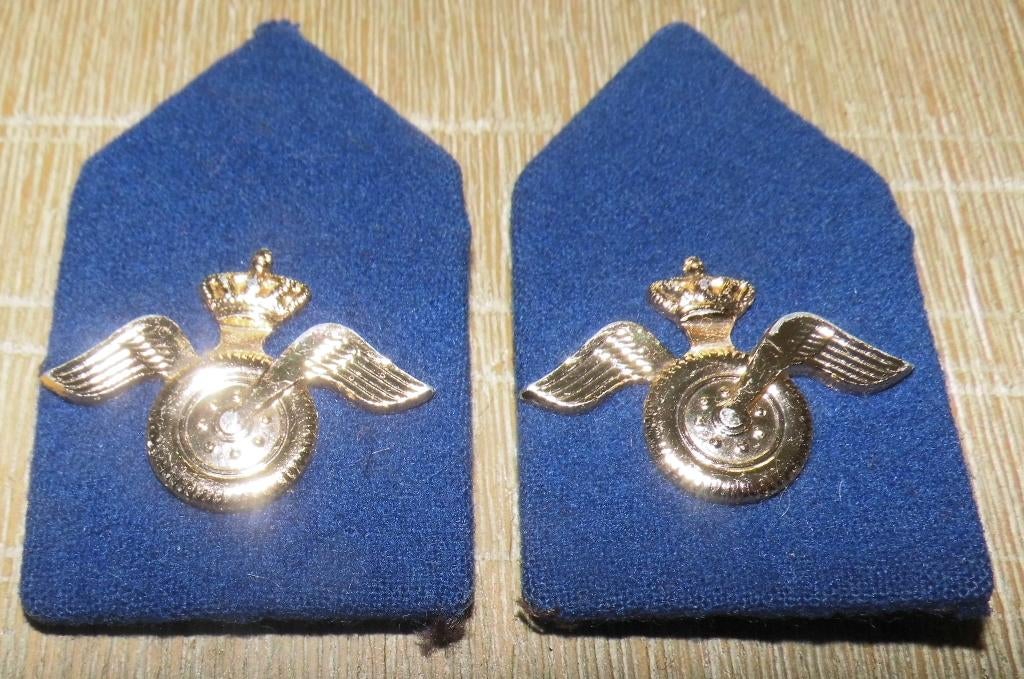 Setje Kraagstukken Regiment Aan- en Afvoertroepen, Verzenden, Landmacht, Nederland, Embleem of Badge