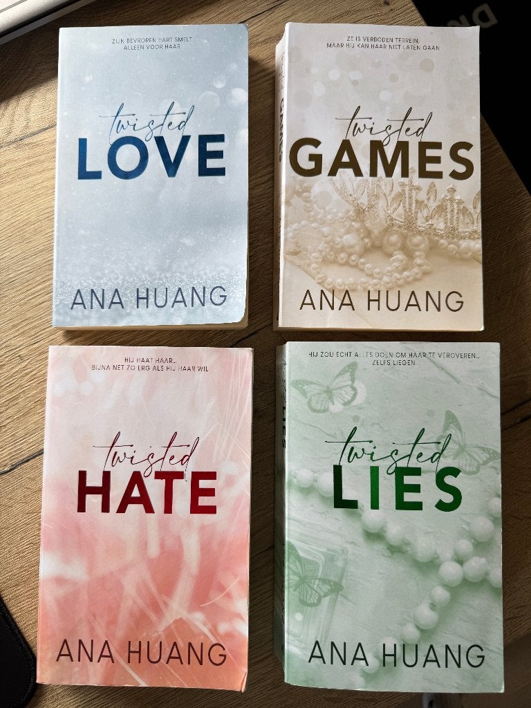 Twisted Serie – Ana Huang | Complete set van 4 boeken, Boeken, Romans, Gelezen, Ophalen of Verzenden, Nederland, Ana Huang