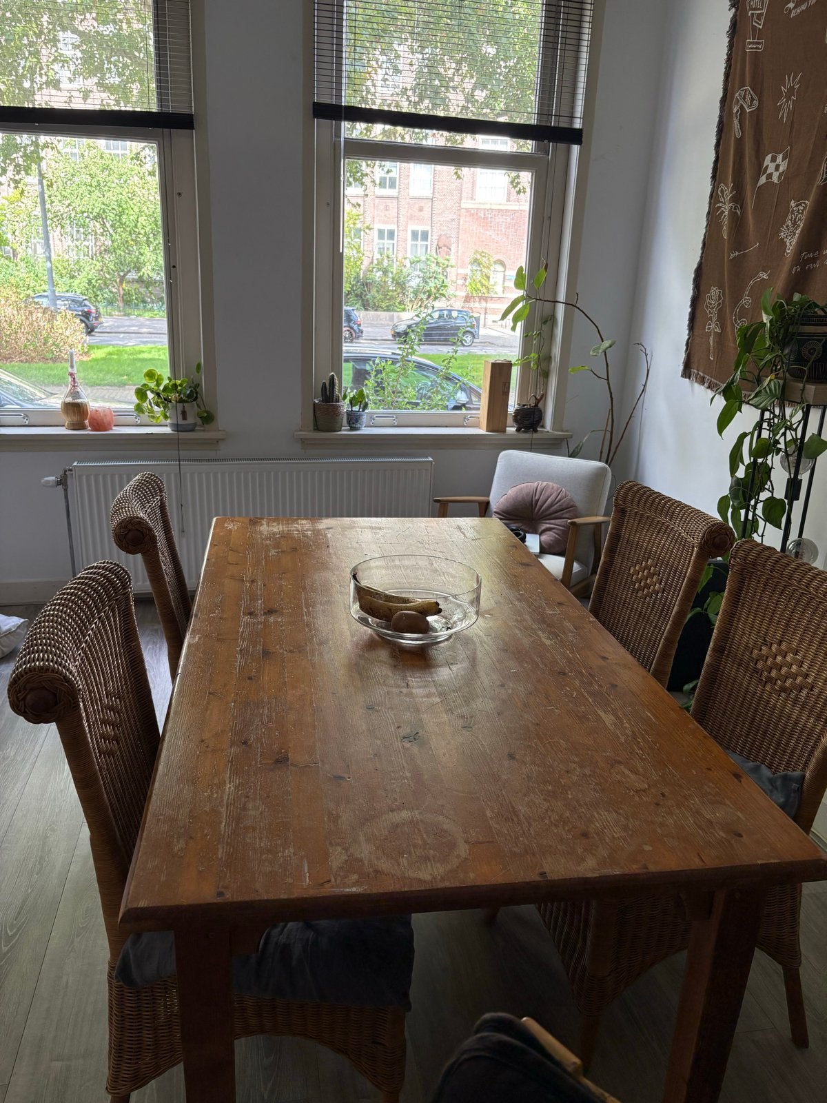 Houten eettafel met 4 rieten stoelen - gratis af te halen, Ophalen, Gebruikt, Vier personen, Overige houtsoorten