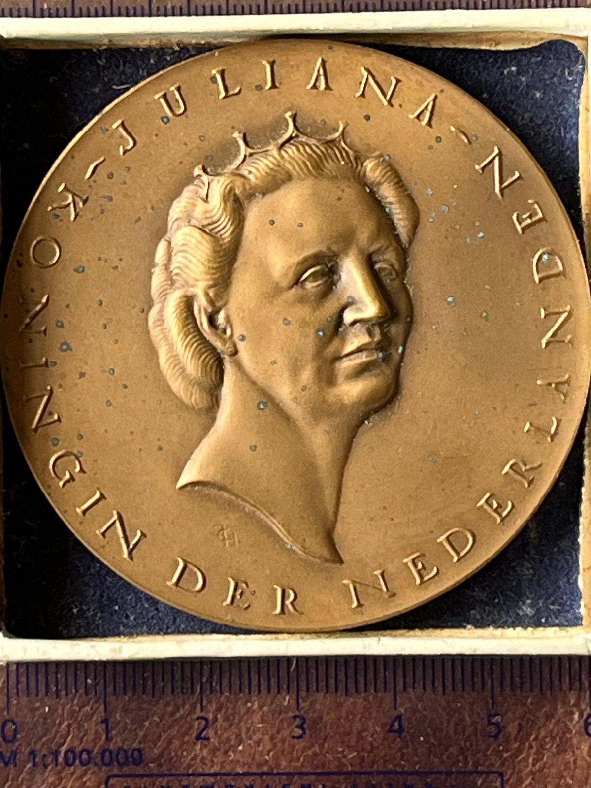 Koningin Juliana bronzen inhuldigingspenning 1948, Ophalen of Verzenden