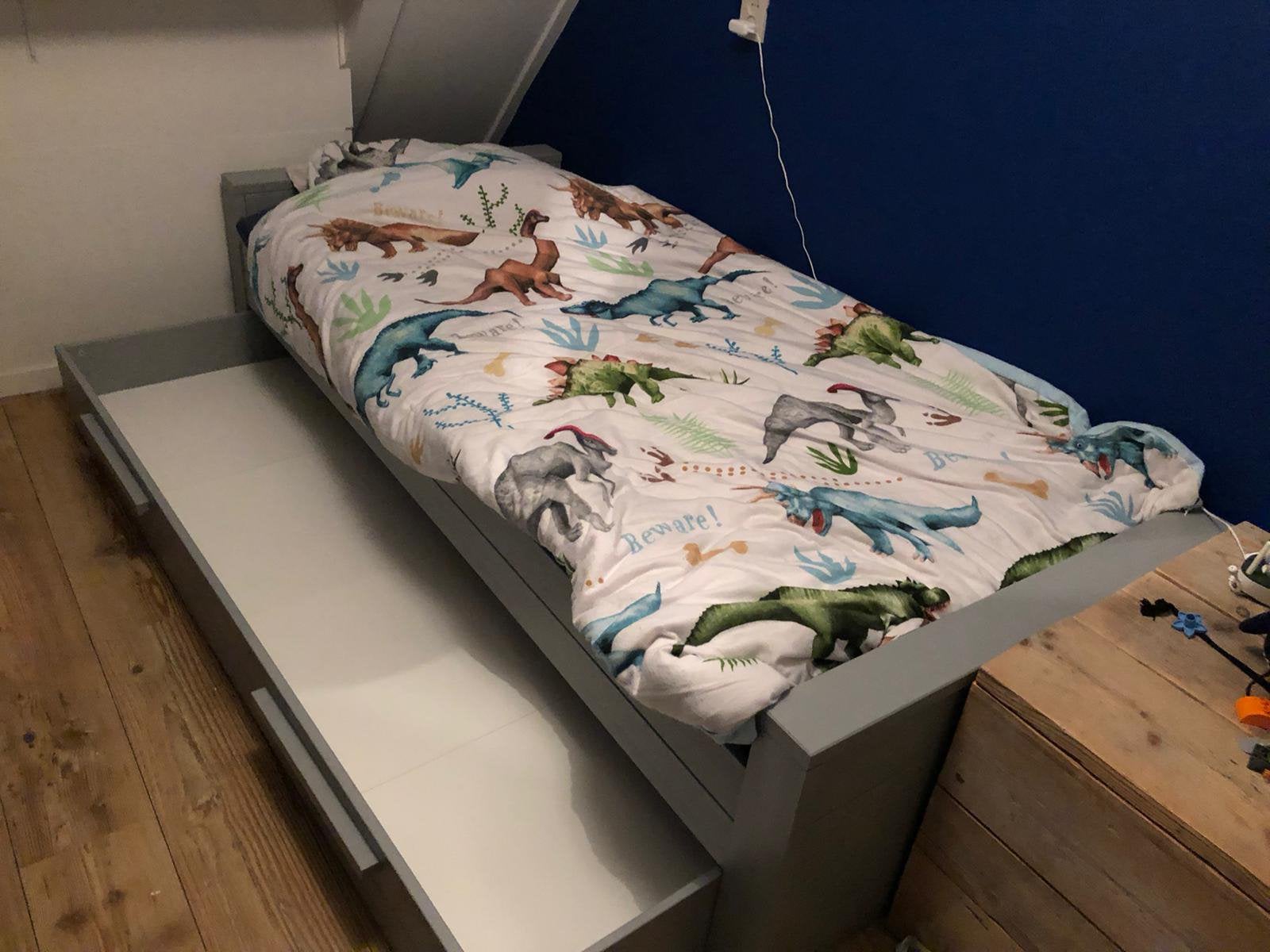 Woood bed dennis met lade., Ophalen, Zo goed als nieuw, Eenpersoons