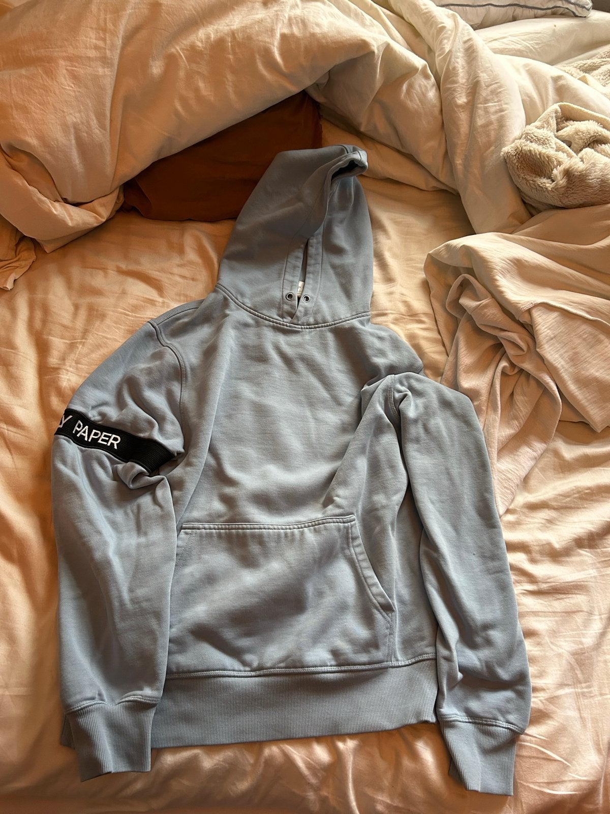 Daily Paper Hoodie - Lichtblauw met logo op mouw, Ophalen of Verzenden, Zo goed als nieuw, Maat 48/50 (M), Blauw