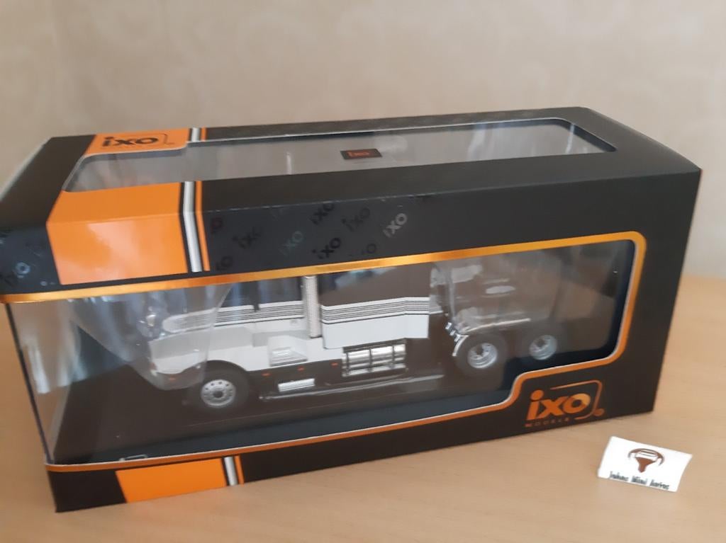 Kenworth T600 A 1986 Zwart/Wit van IXO Trucks 1:43, Hobby en Vrije tijd, Modelauto's | 1:43, Overige merken, Nieuw, IXO Trucks