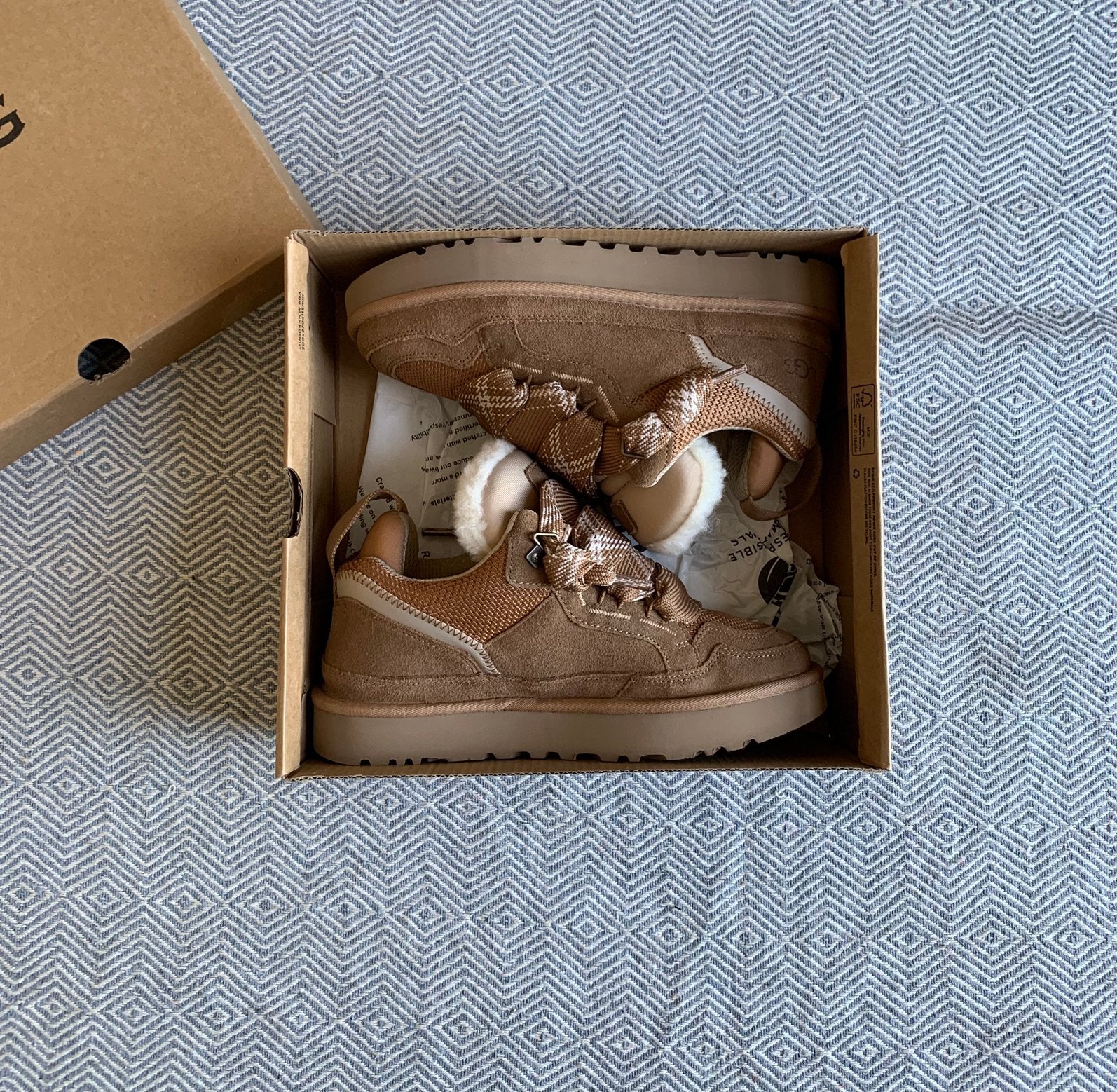 UGG Lowmel Schoenen - Chestnut / Bruin - Maat 39, Bruin, Verzenden, Snowboots, Nieuw