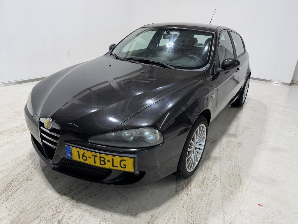 Alfa Romeo 147 1.9 JTD Collezione (bj 2006), Auto's, Alfa Romeo, Voorwielaandrijving, Gebruikt, 4 cilinders, 400 kg