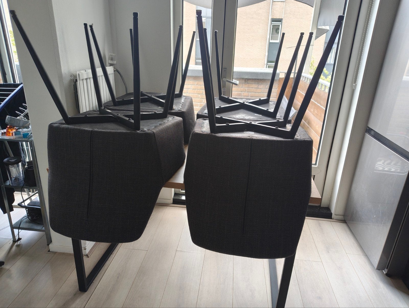 complete eetkamerset MOET WEG, Huis en Inrichting, Ophalen, Zo goed als nieuw, Vier, Grijs