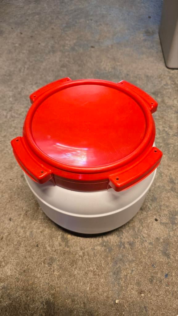 Kunststof vat met schroefdeksel sluiting - 10 Liter, Ophalen, Nieuw, Rood, Bus of Trommel