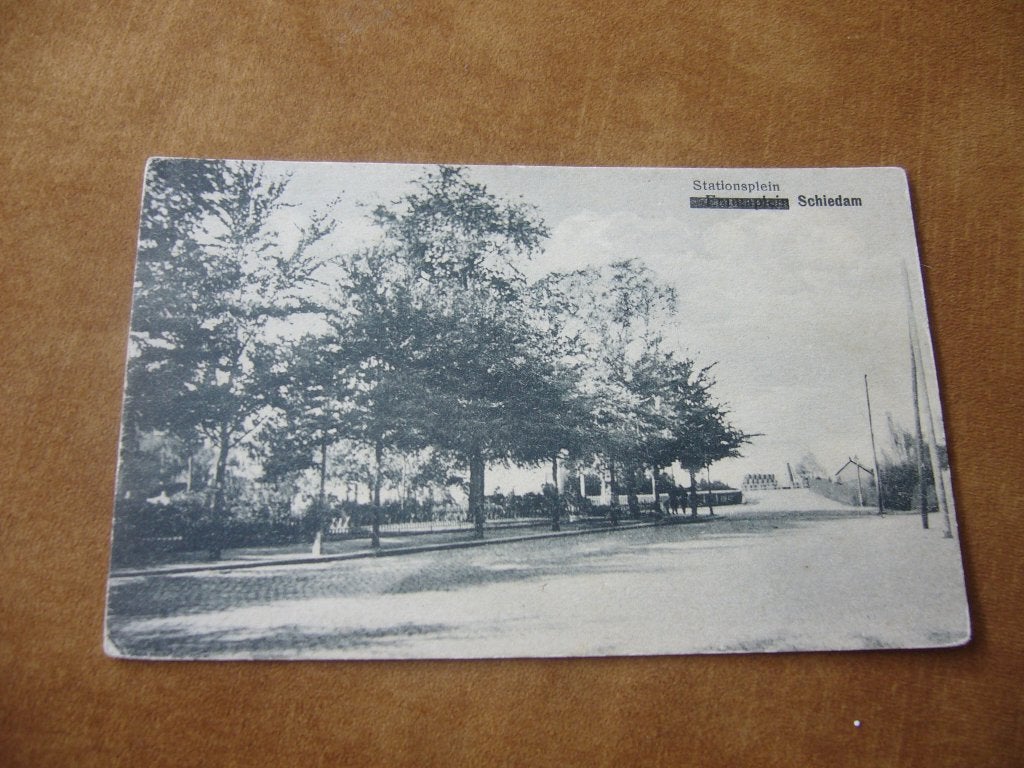 SCHIEDAM  =  STATIONSPLEIN   BRIEFKAART, Verzamelen, Ophalen of Verzenden, Voor 1920, Ongelopen, Zuid-Holland