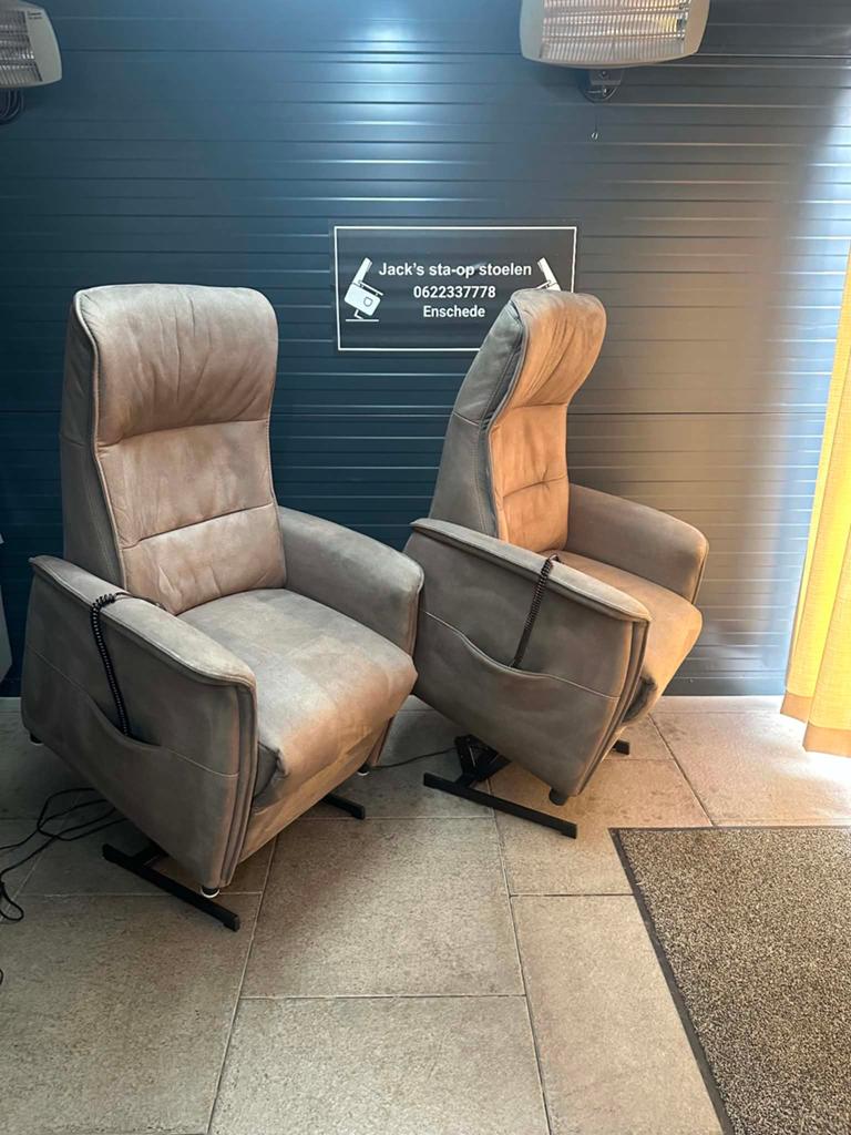 Sta op stoelen merk cair, Huis en Inrichting, Fauteuils, Zo goed als nieuw, 50 tot 75 cm, Minder dan 75 cm, Ophalen of Verzenden