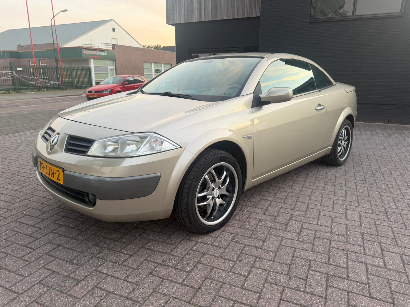 Renault Mégane 1.6 16V Cabrio 2005 Beige, Auto's, Voorwielaandrijving, 4 cilinders, Cabriolet, 4 stoelen