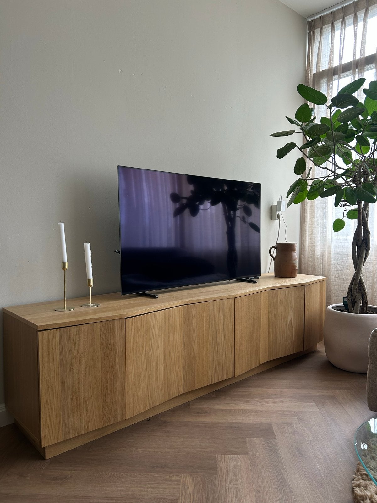 Zo goed als nieuwe Woood tv-meubel met druksysteem, Huis en Inrichting, Kasten | Televisiemeubels, Ophalen, 150 tot 200 cm, Eikenhout