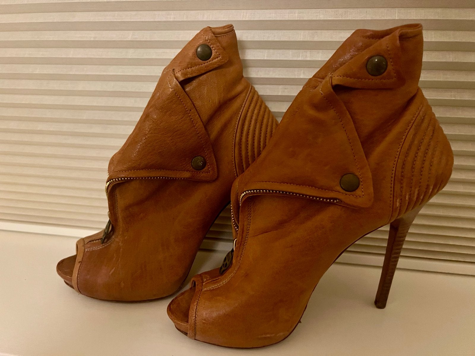 Alexander McQueen Peep-Toe Enkellaarzen Maat 40, Bruin, Lage of Enkellaarzen, Ophalen of Verzenden, Gedragen