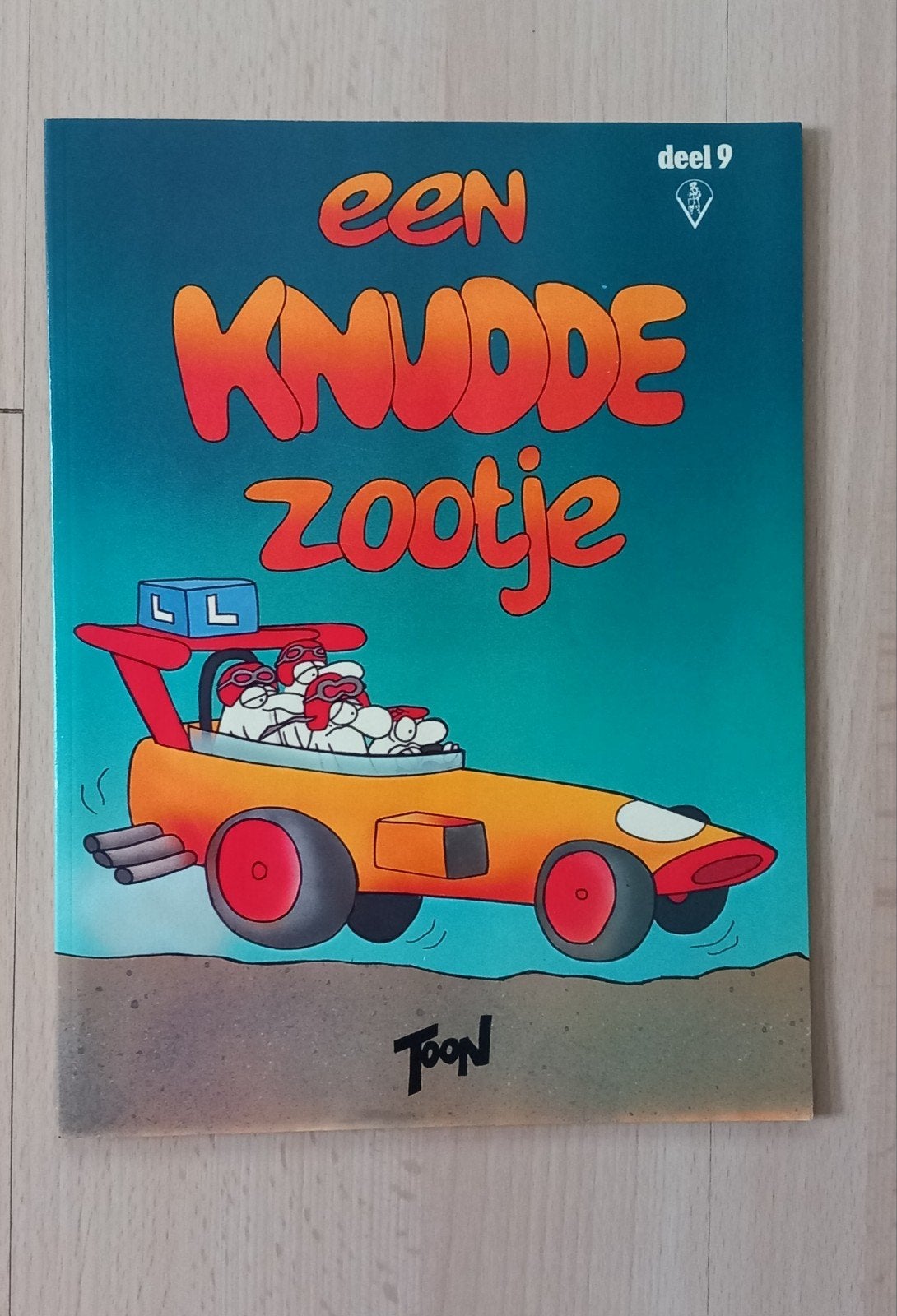 Stripboek een Knudde zootje Toon van Driel, Eén stripboek, Ophalen, Zo goed als nieuw, Toon van Driel