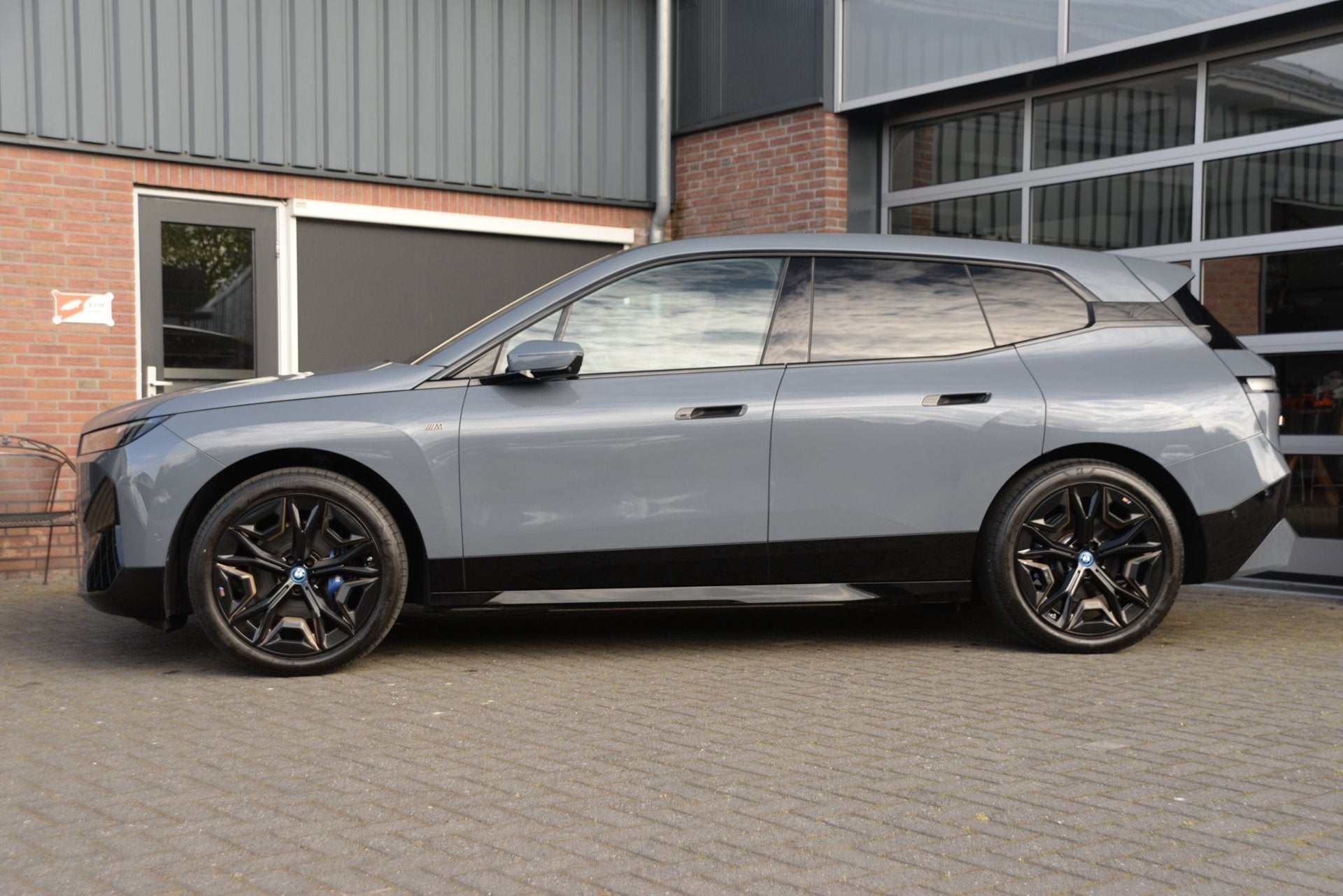 BMW IX M60 | NL Auto | 33.088 km | Fabrieksgarantie 2027 | S, Auto's, Automaat, Dealer onderhouden, Gebruikt, 4 stoelen