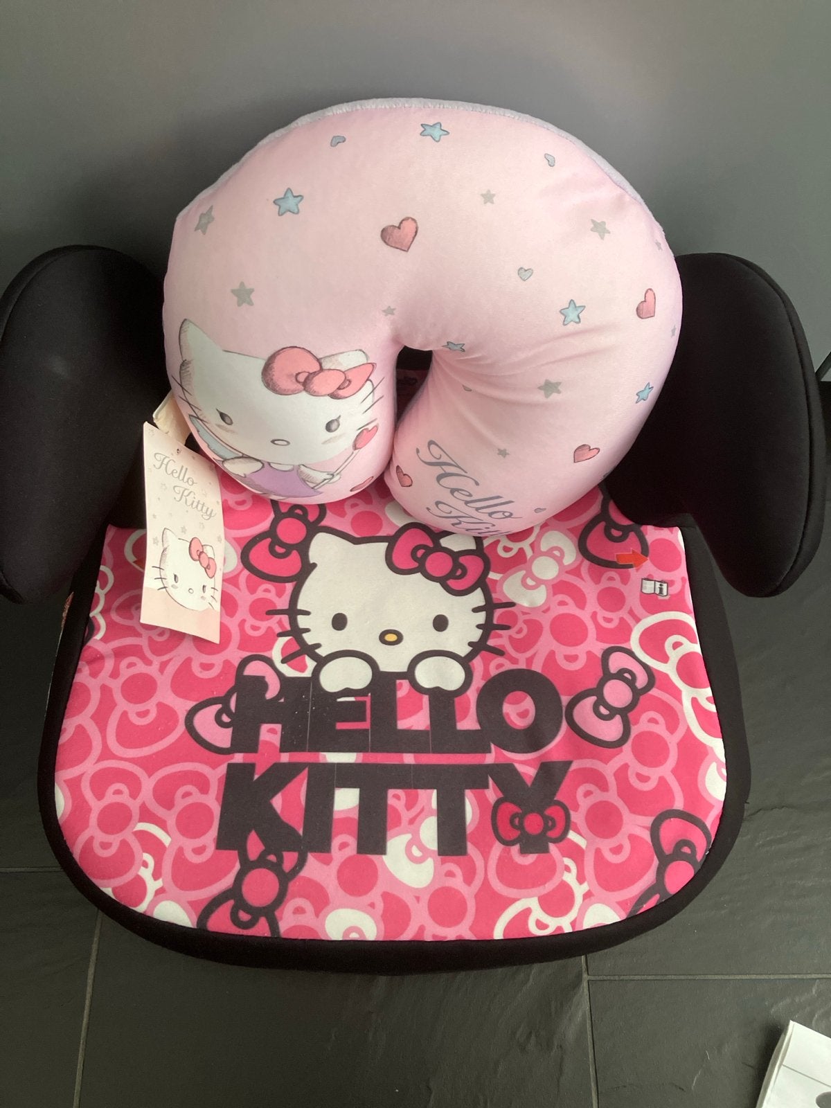 Hello Kitty autostoel verhoging 15-36 kg + nekkussen, Autogordel, 15 t/m 36 kg, Zo goed als nieuw, Ophalen