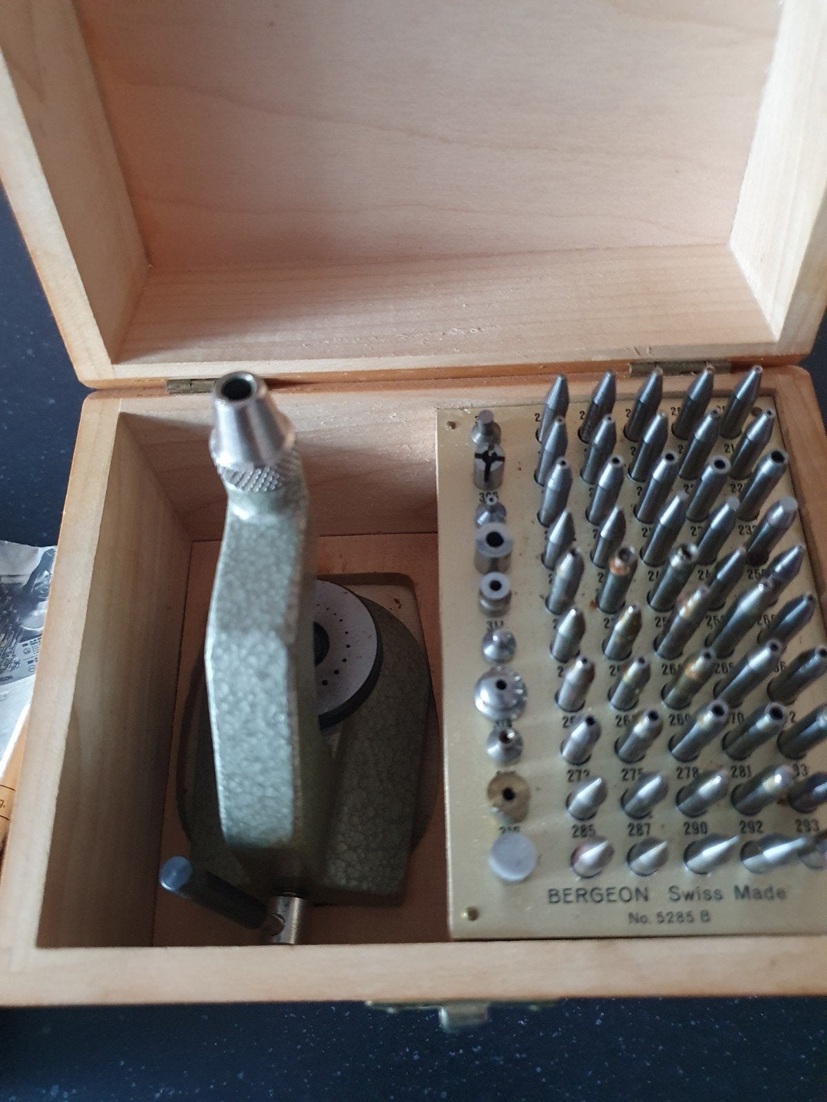 Bergeon 5285 B Staking Tool Set - Zwitserse precisie, Antiek en Kunst, Antiek | Gereedschap en Instrumenten, Ophalen of Verzenden