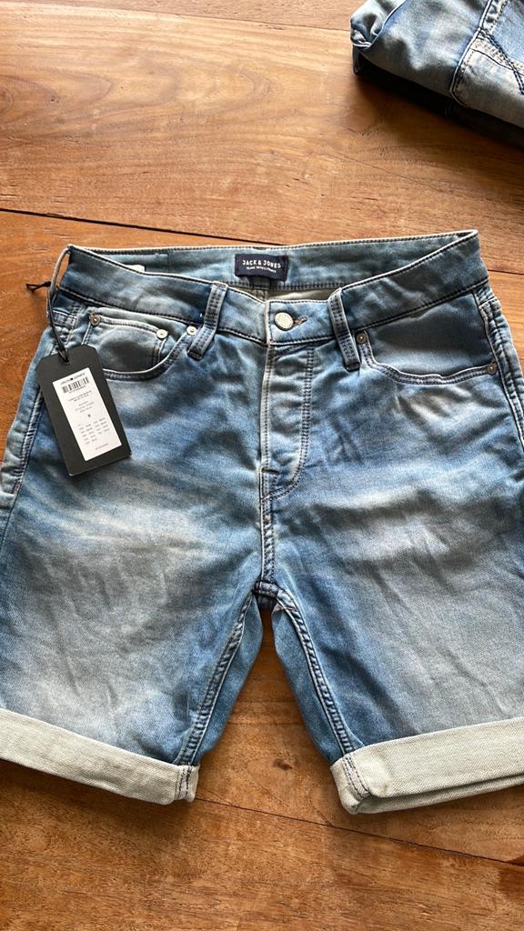 Nieuwe jongens/ heren kortebroek mt S van jack & jones, Ophalen of Verzenden, Nieuw, Blauw, W32 (confectie 46) of kleiner