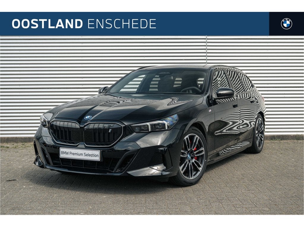 BMW i5 Touring eDrive40 M Sport / Comfort Access / Harman-Ka, Auto's, BMW, Automaat, Achterwielaandrijving, Gebruikt, Met garantie (alle)