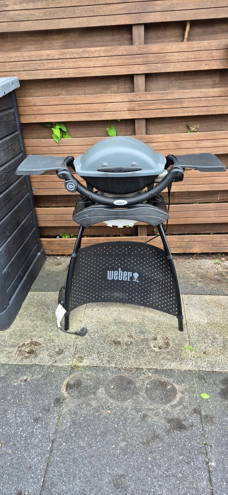 Weber Q2000 elektrische met onderstel en hoes, Ophalen, Gebruikt, Weber