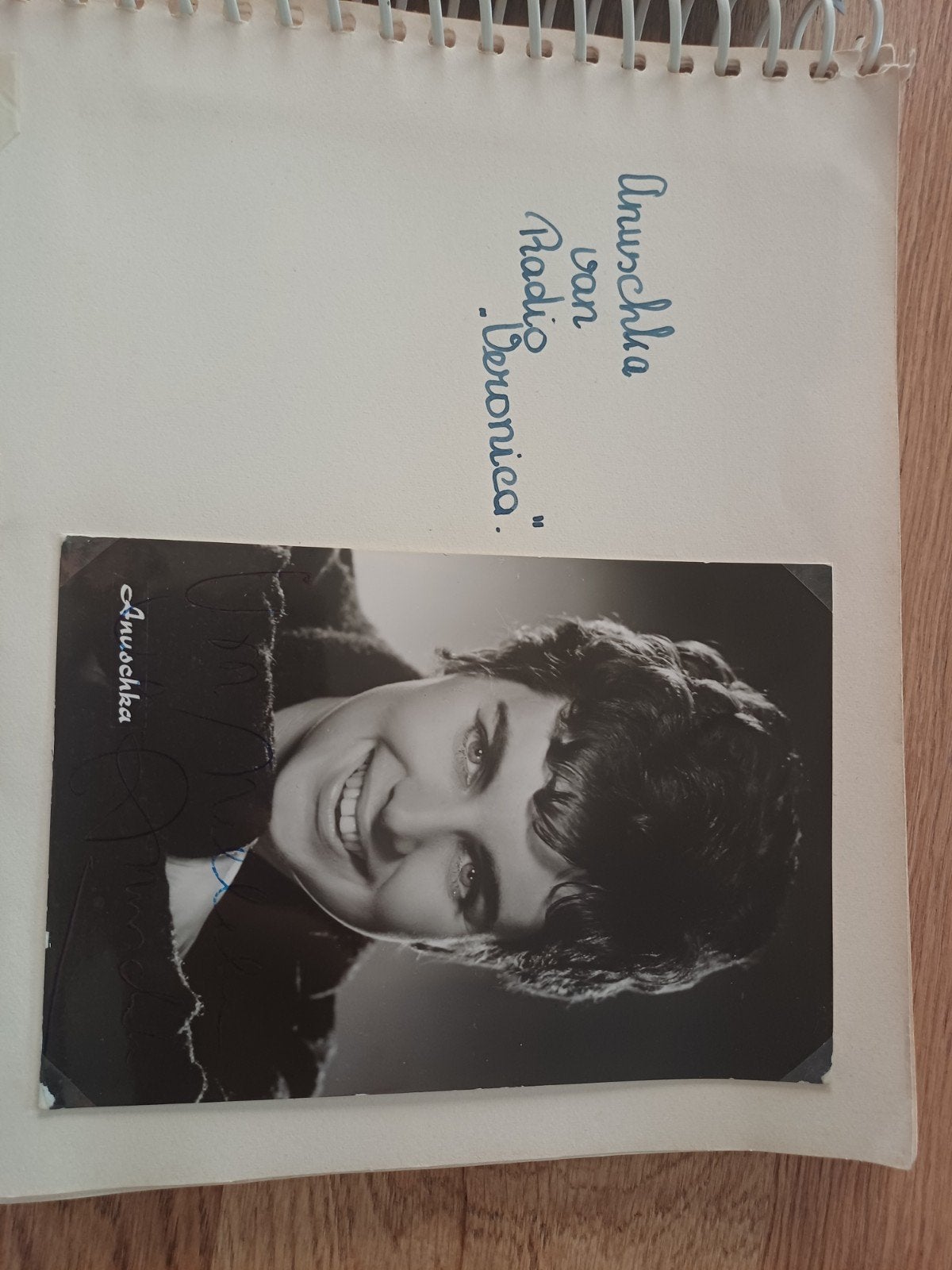 Handtekening op kaart Anuschka van Radio "Veronica", Ophalen of Verzenden, 1980 tot heden, Overige onderwerpen