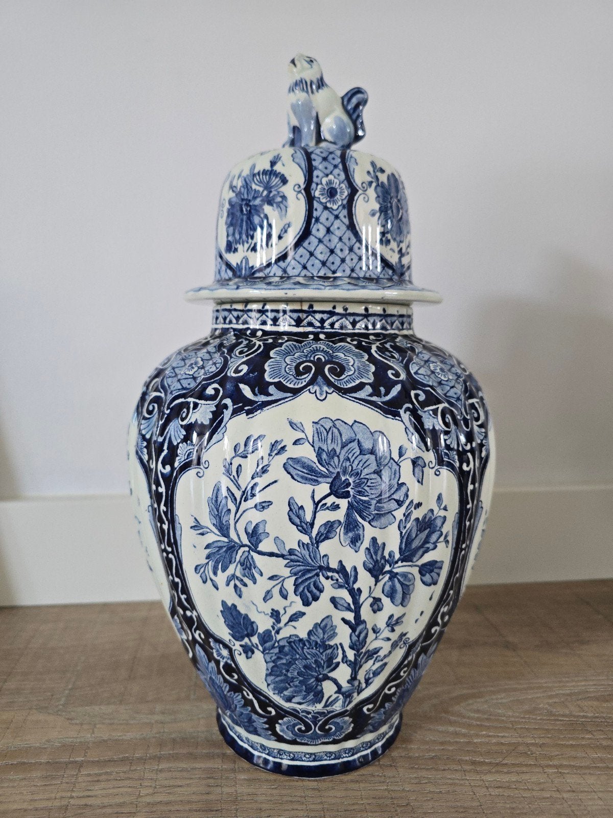 Delfts blauwe deksel vaas van Royal Sphinx met leeuwtje €100, Antiek en Kunst, Ophalen of Verzenden