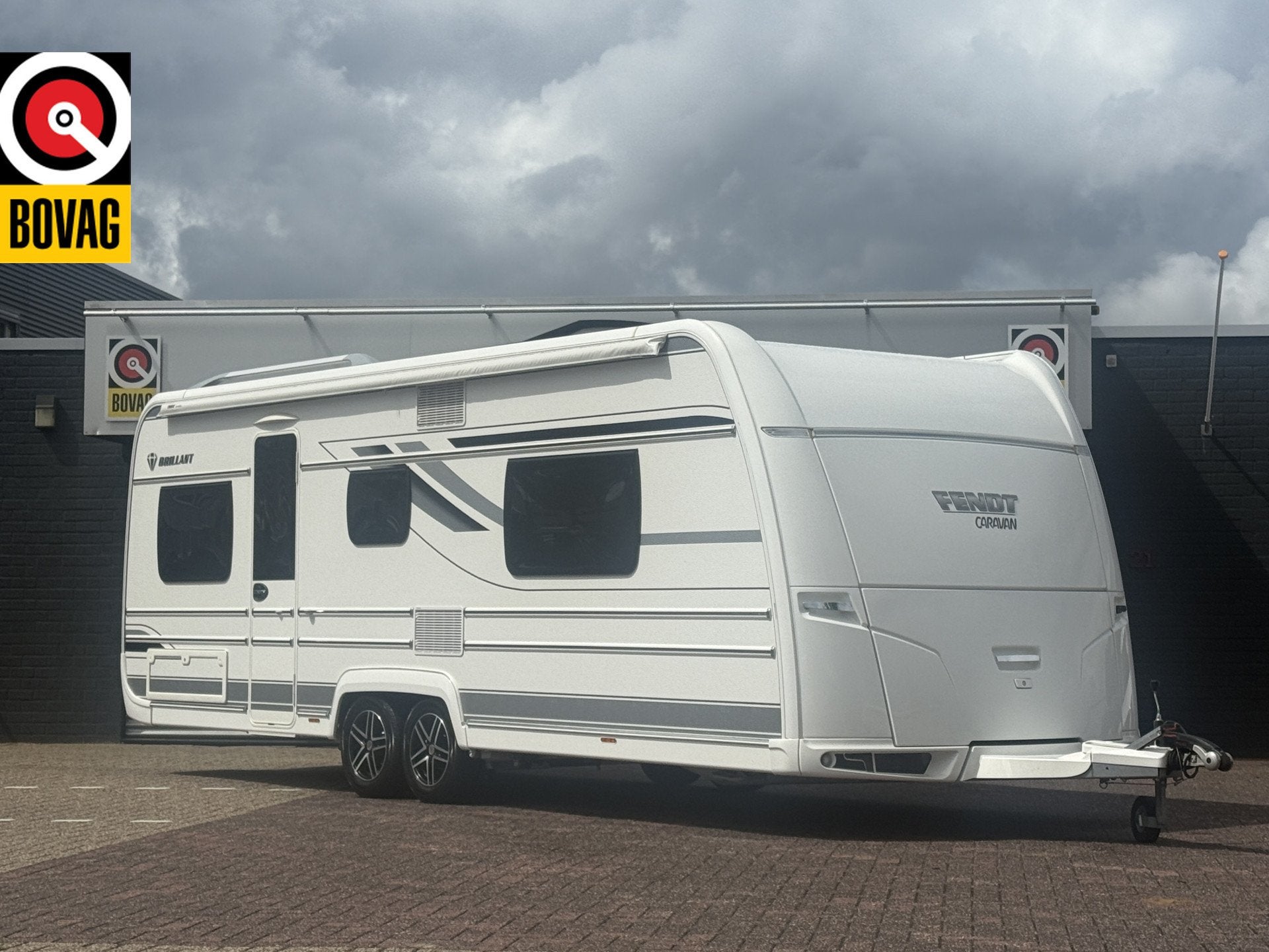 Fendt BRILLANT 650 in nieuwstaat Queensbed zakluifel Thule m, Caravans en Kamperen, Caravans, Koelkast, Rondzit, Bedrijf, Fendt
