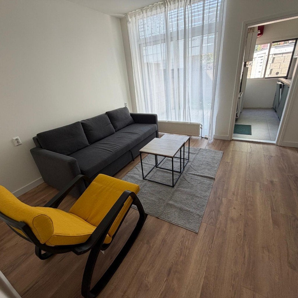 Per direct beschikbaar – Gemeubileerde woning in Utrecht, Benedenwoning, Direct bij eigenaar, 2 kamers, Utrecht
