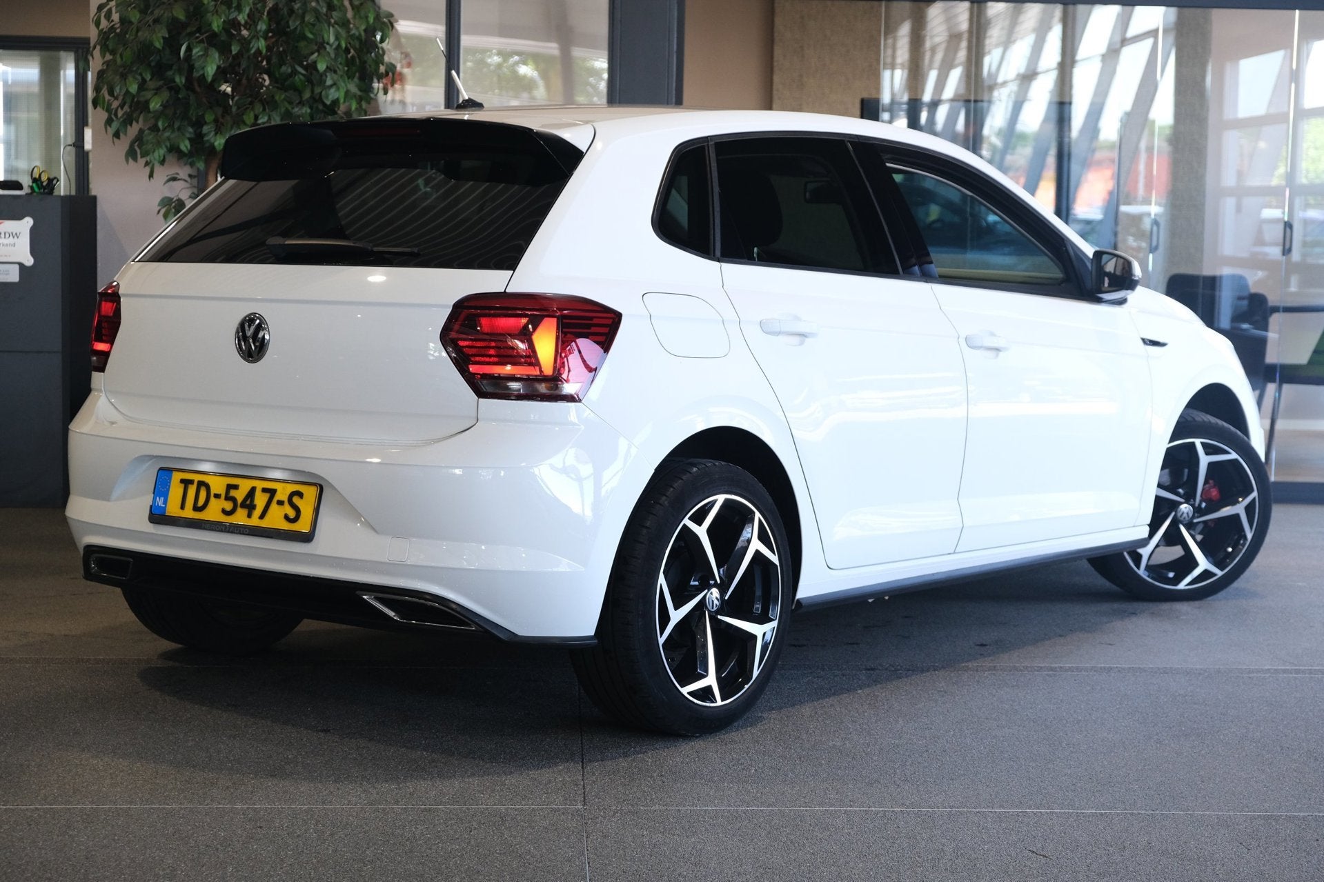 Volkswagen Polo 1.0 MPI R-Line Apple Carplay Cruise Airco MF, 1005 kg, Stof, Euro 6, Start-stop-systeem