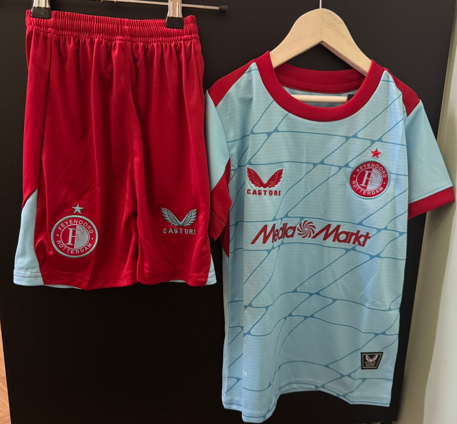 Feyenoord tenue 4-9 jaar, Maat XS of kleiner, Ophalen of Verzenden, Nieuw, Set