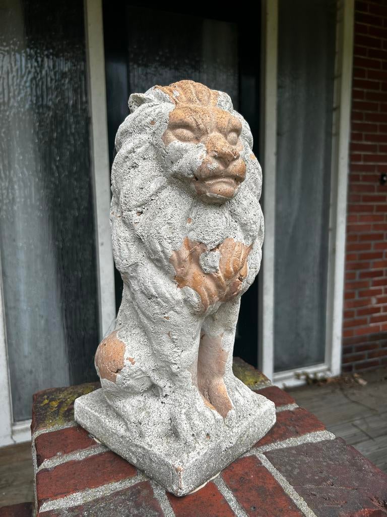 2x Sierlijke Leeuwen Standbeelden voor Buiten, Tuin en Terras, Tuinbeelden, Ophalen, Gebruikt, Steen, Dierenbeeld