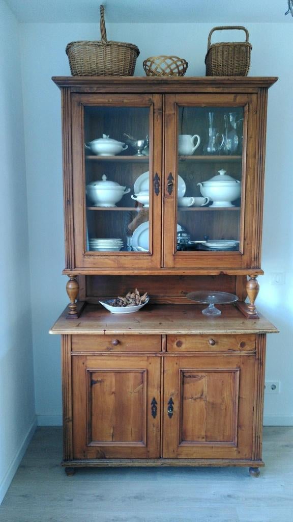 Landelijke buffetkast, mooi in 'unfitted kitchen'-trend, Ophalen