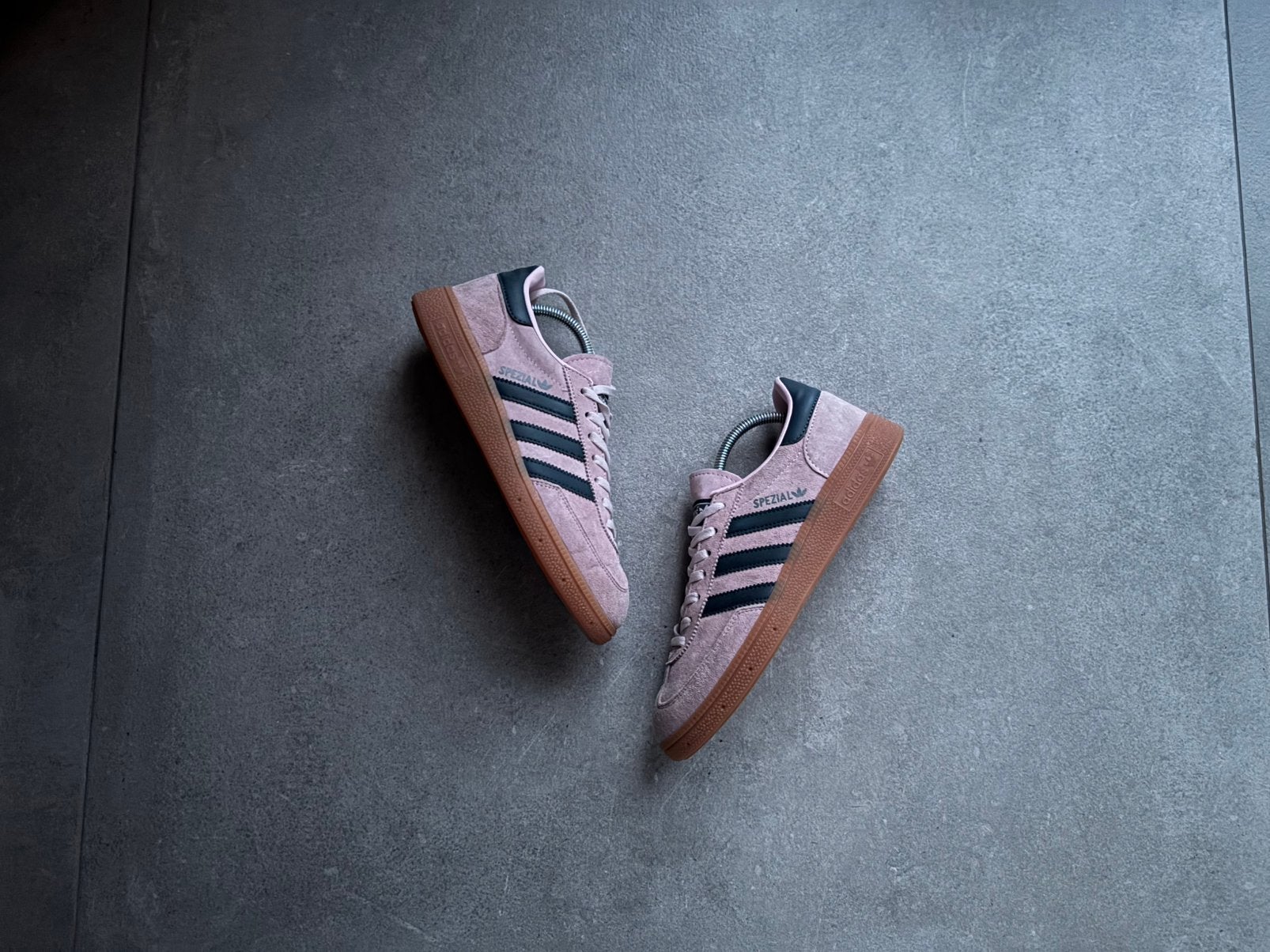 Adidas Handball Spezial – Lichtroze/Zwart – Maat 38, Kleding | Dames, Schoenen, Zo goed als nieuw, Sneakers of Gympen, Zwart, Ophalen of Verzenden
