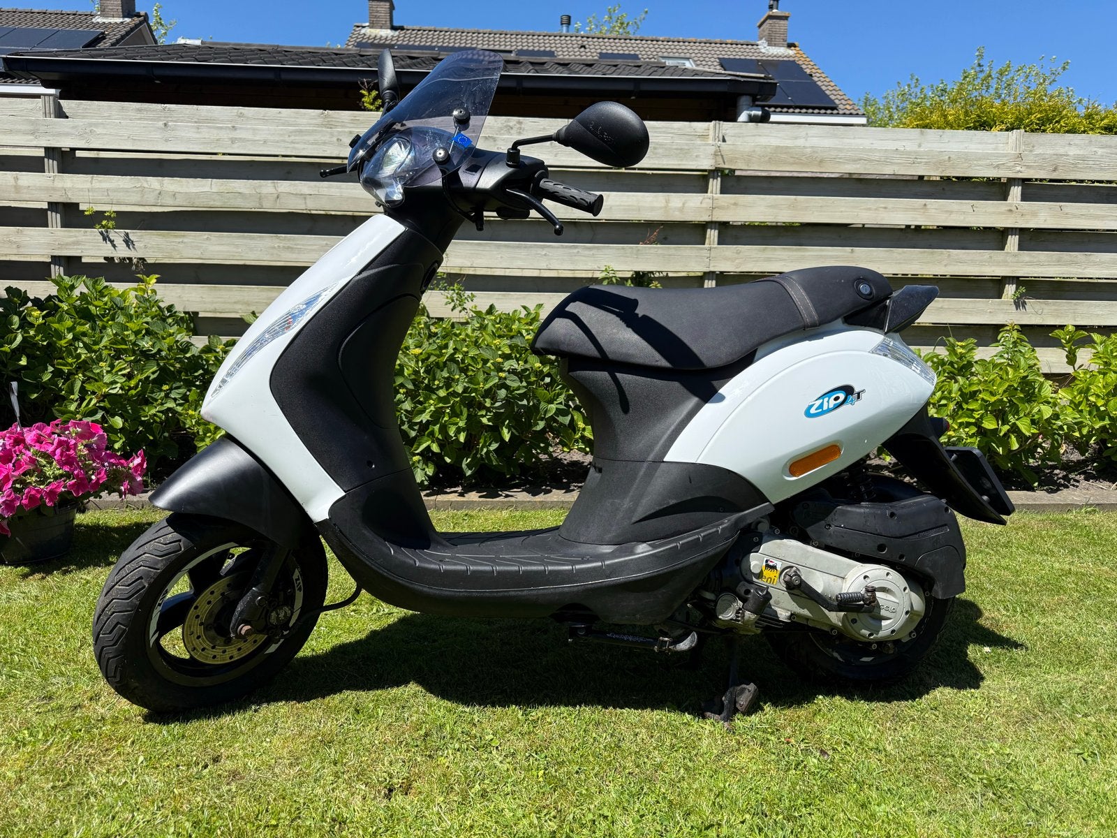 Piaggio Zip 4t Scooter 2011 - Wit/Zwart - Goede Staat, Fietsen en Brommers, Ophalen, Gebruikt, Maximaal 45 km/u, Zip
