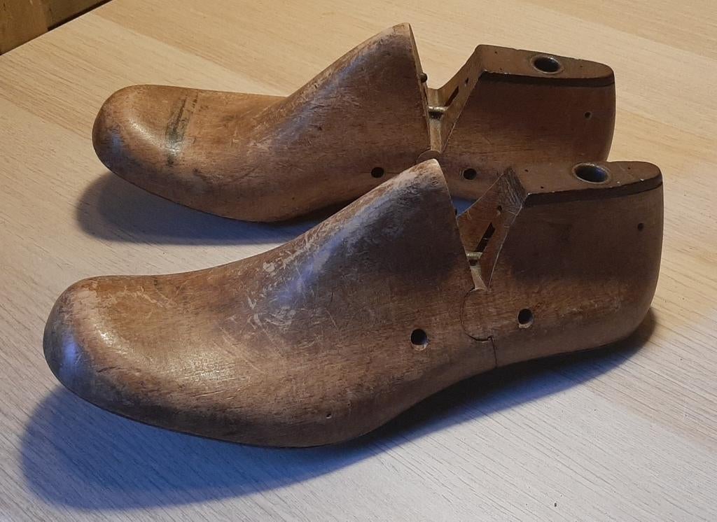 1 paar antieke houten schoenleesten maat 41, Ophalen of Verzenden, Overige kleuren