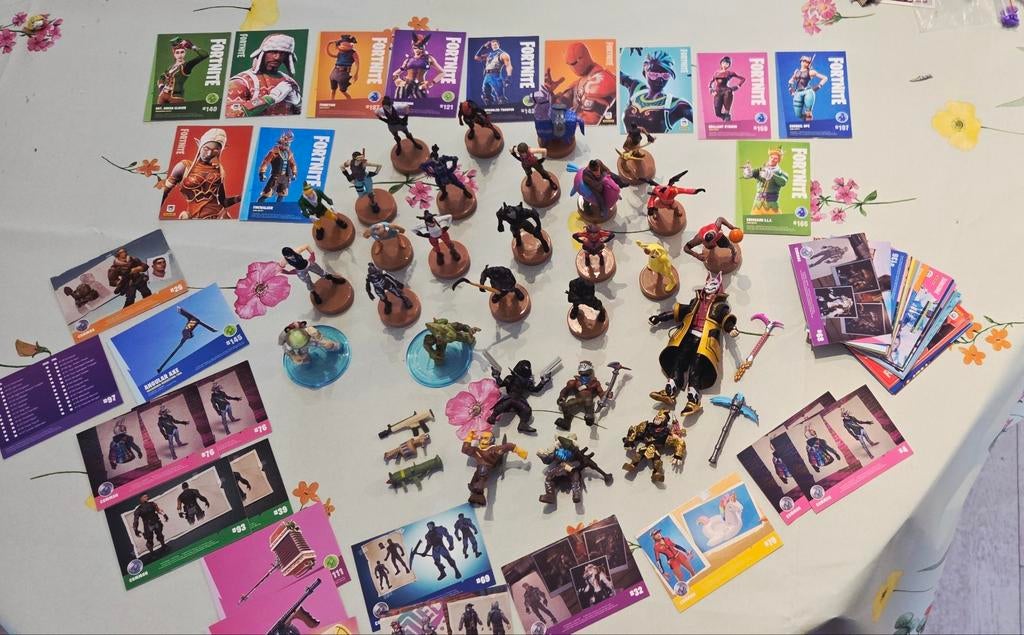 Fortnite poppetjes en verzamelkaarten, Ophalen of Verzenden, Gebruikt