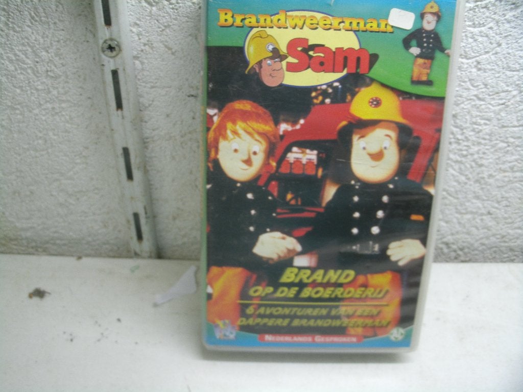 vhs 223a sam brandweerman brand op de boerderij, Alle leeftijden, Ophalen of Verzenden, Zo goed als nieuw