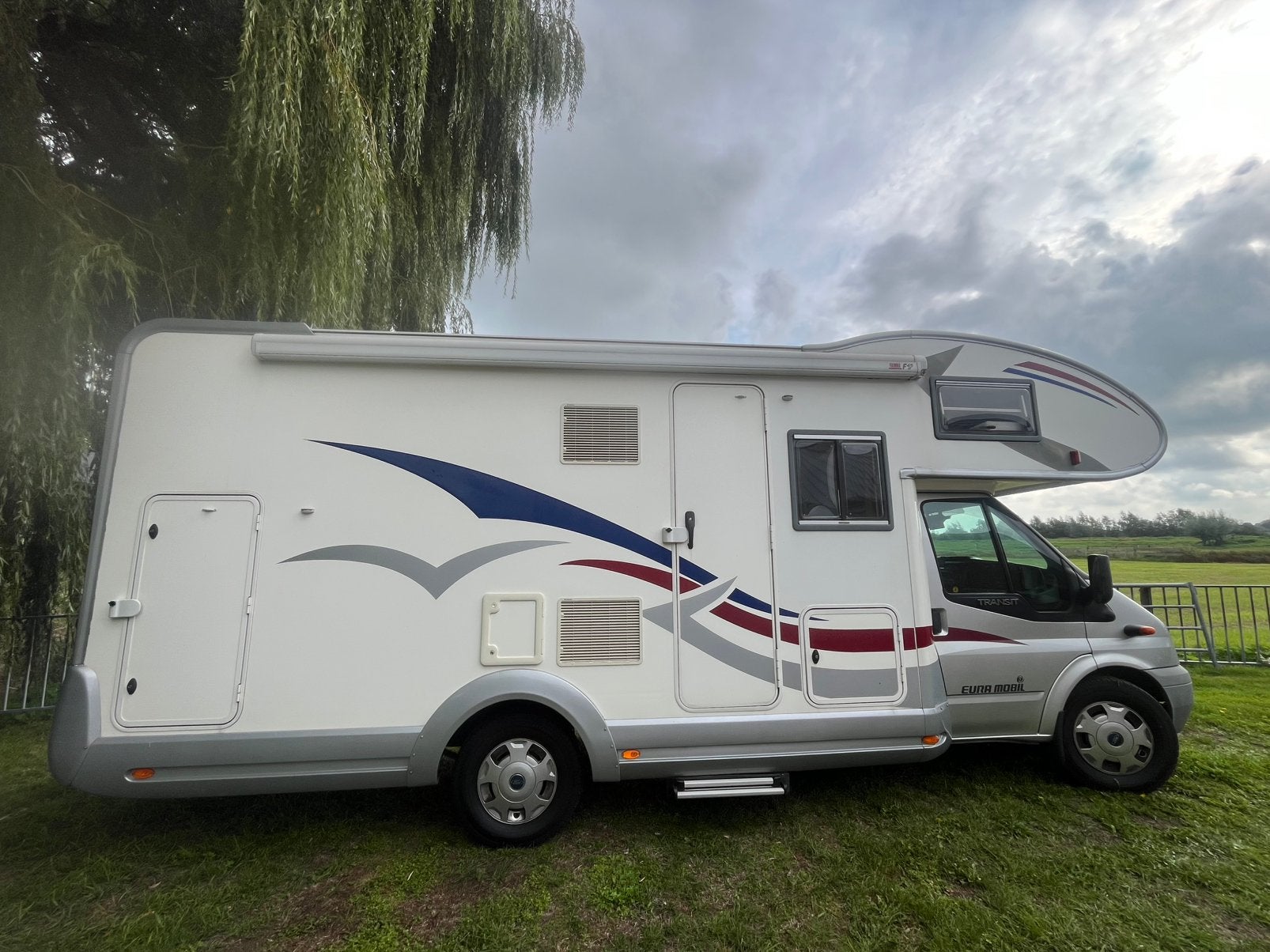 Foto 4 van Ford Transit Eura Mobil 685  2.2 TDC bwj. 2009 6 pers.izgst.