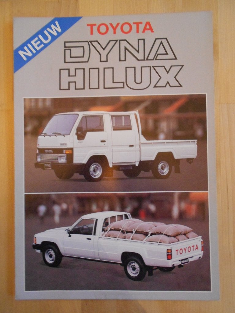 Toyota HiLux Dyna Brochure ca 1986 – Hi-Lux, Toyota, Ophalen of Verzenden, Zo goed als nieuw, Toyota