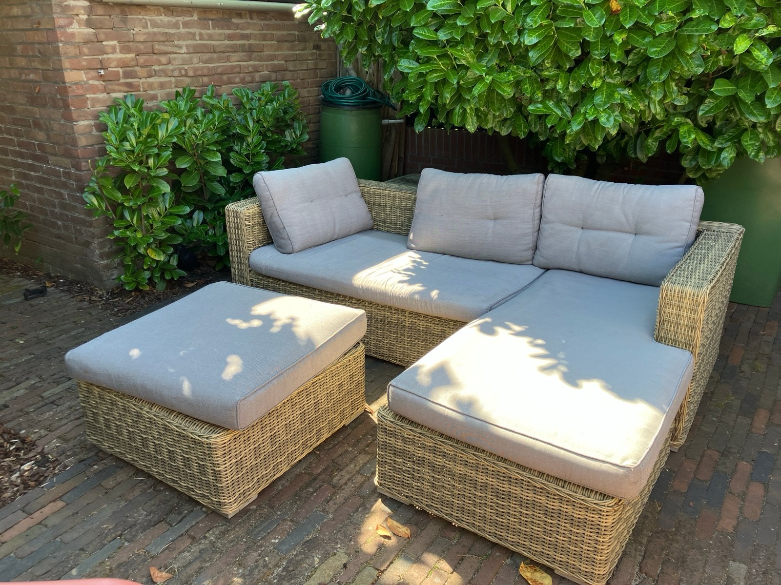 Wicker Loungeset met Hocker en Kussens, Tuin en Terras, Ophalen, 4 zitplaatsen, Gebruikt, Loungeset